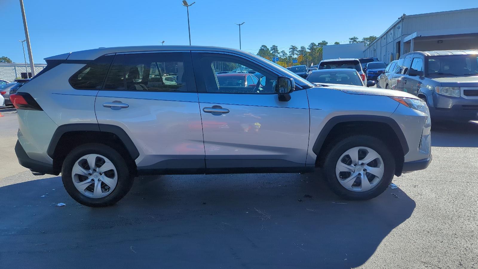 2023 Toyota RAV4 LE photo 2