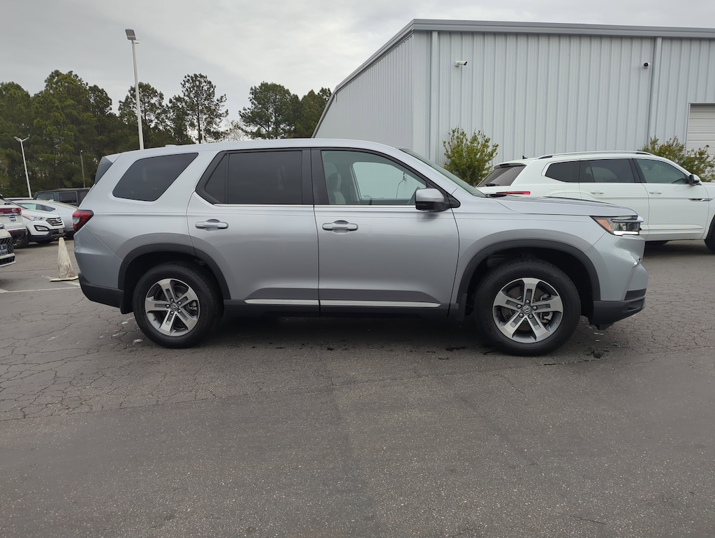 Used 2024 Honda Pilot EX-L 8 Passenger SUV