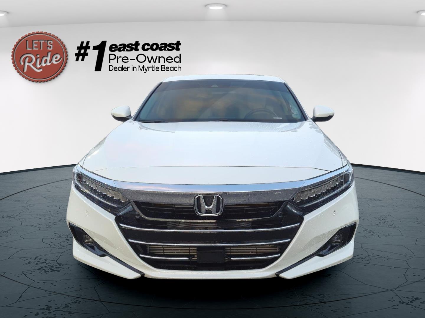 2022 Honda Accord Touring photo 2