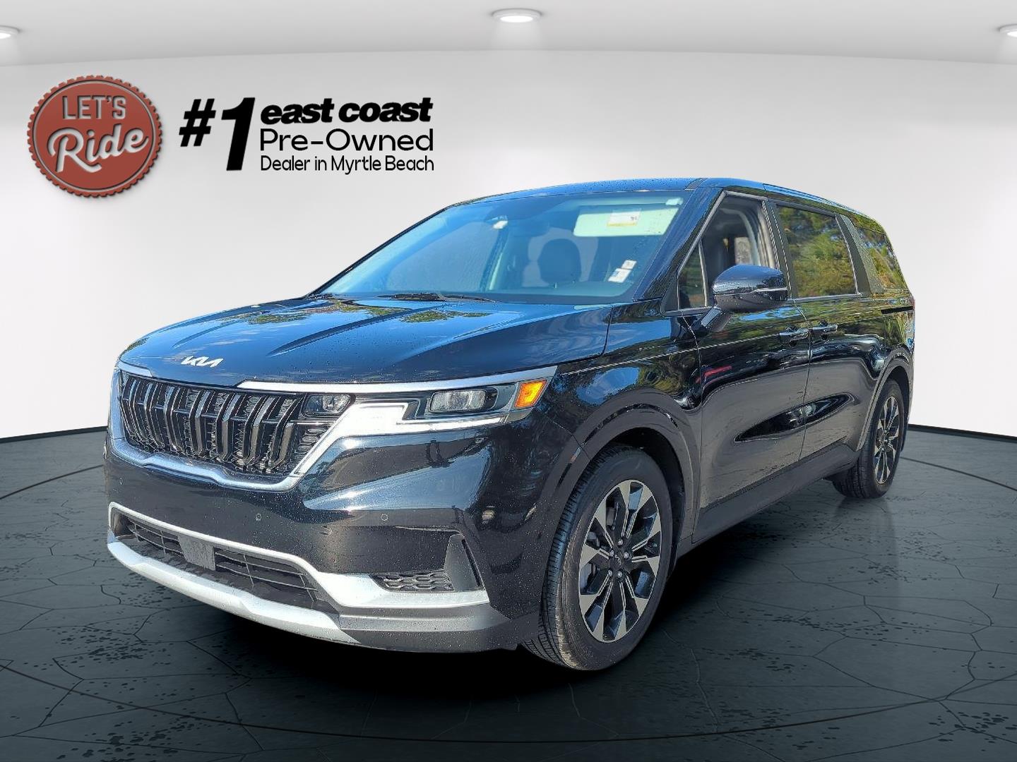 2024 Kia Carnival EX's photo