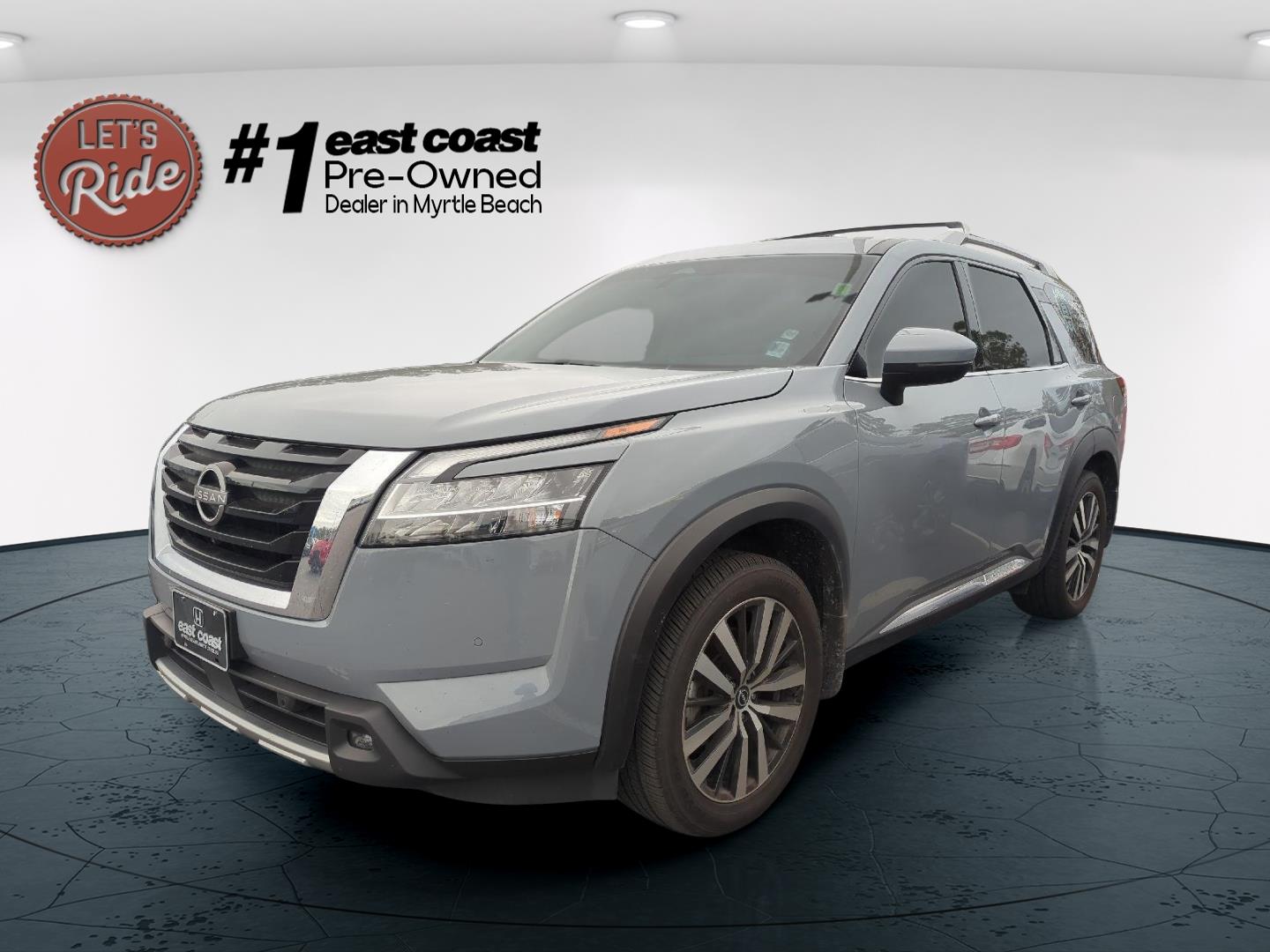 2024 Nissan Pathfinder Platinum's photo