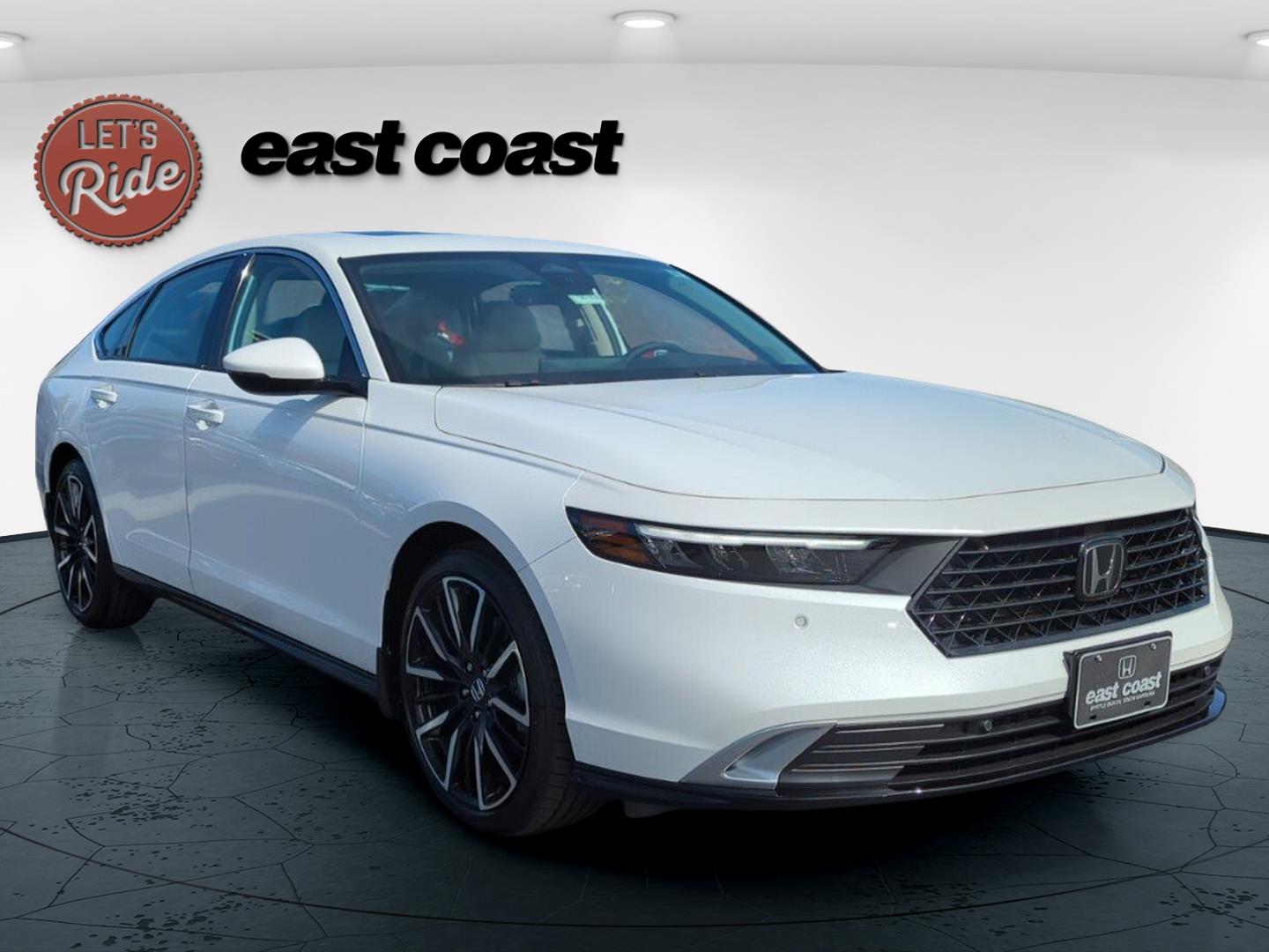 2025 Honda Accord Hybrid Touring photo 3