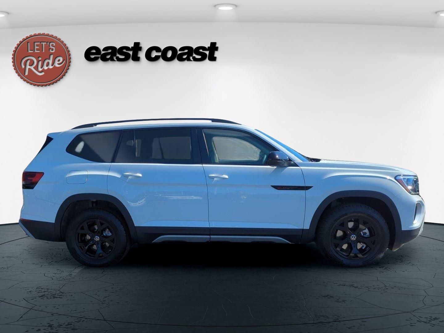 2025 Volkswagen Atlas Peak Edition SE photo 3