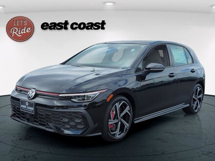 2025 Volkswagen Golf GTI 2.0T SE Hatchback