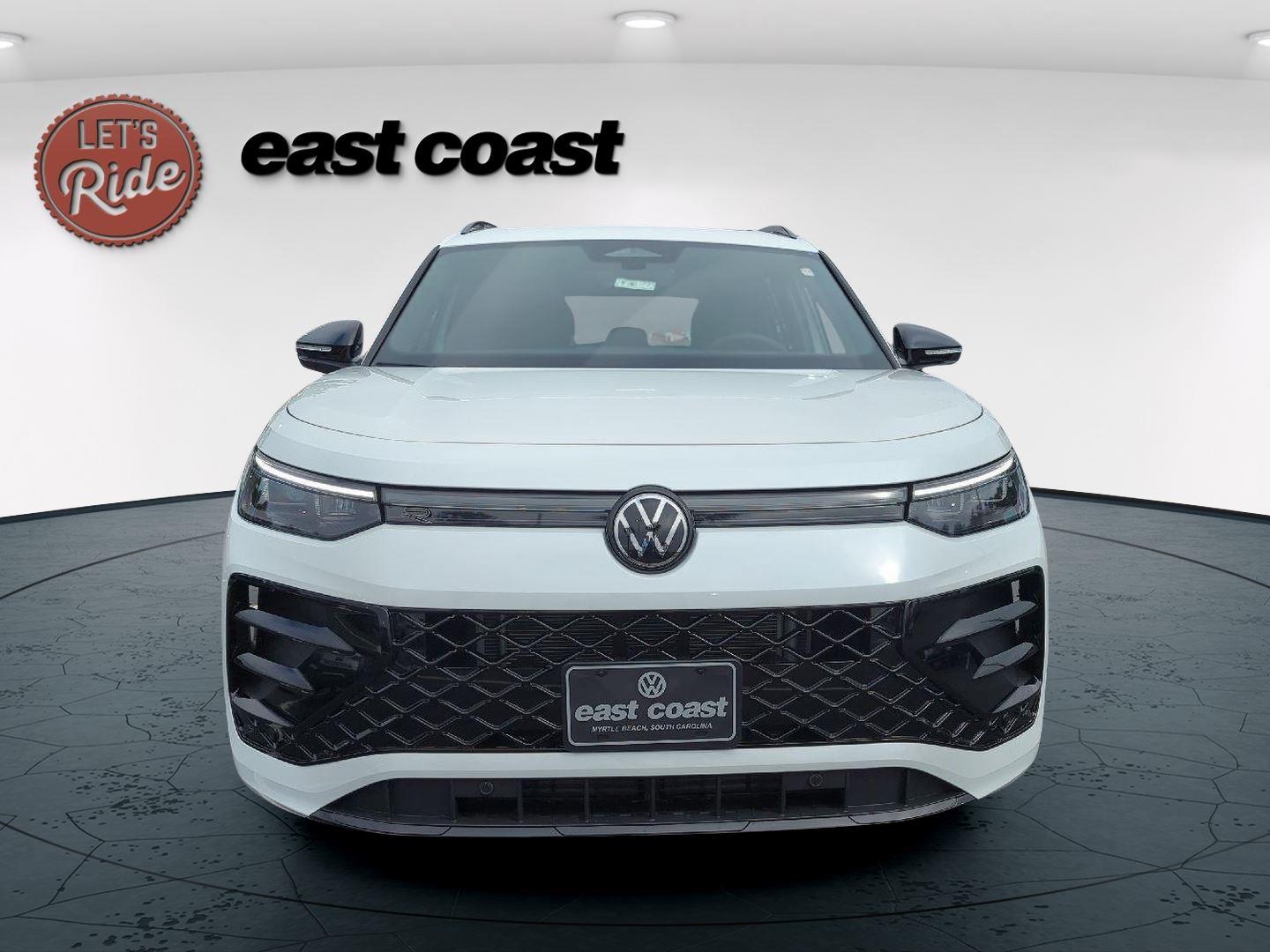 2026 Volkswagen Tiguan SE R-Line Black photo 3