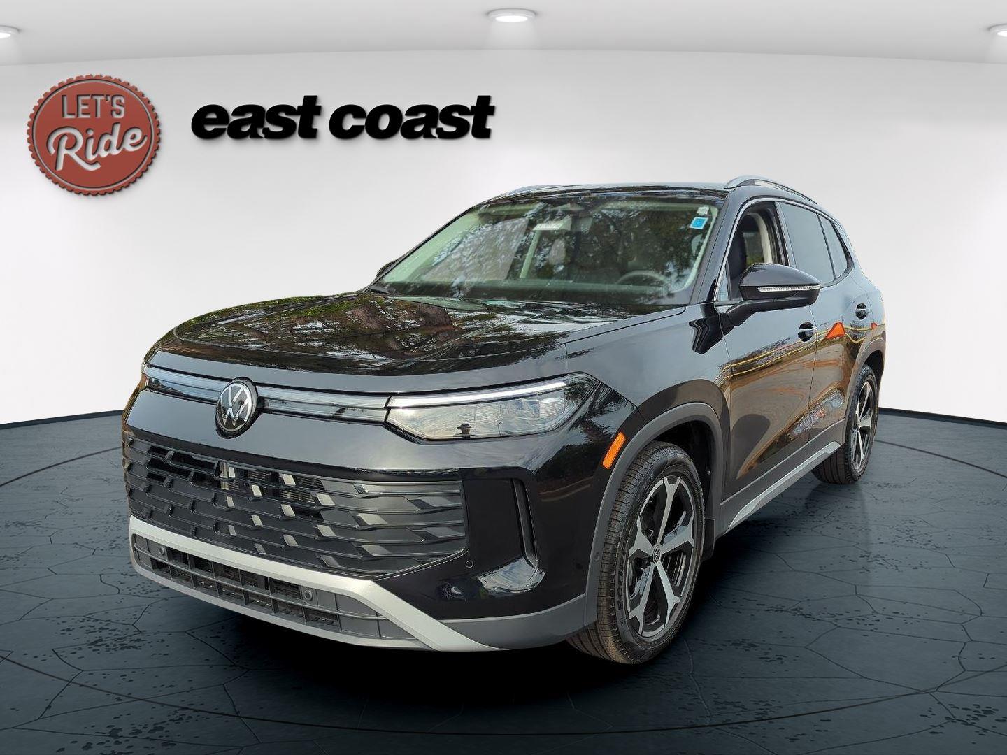 2026 Volkswagen Tiguan SE's photo