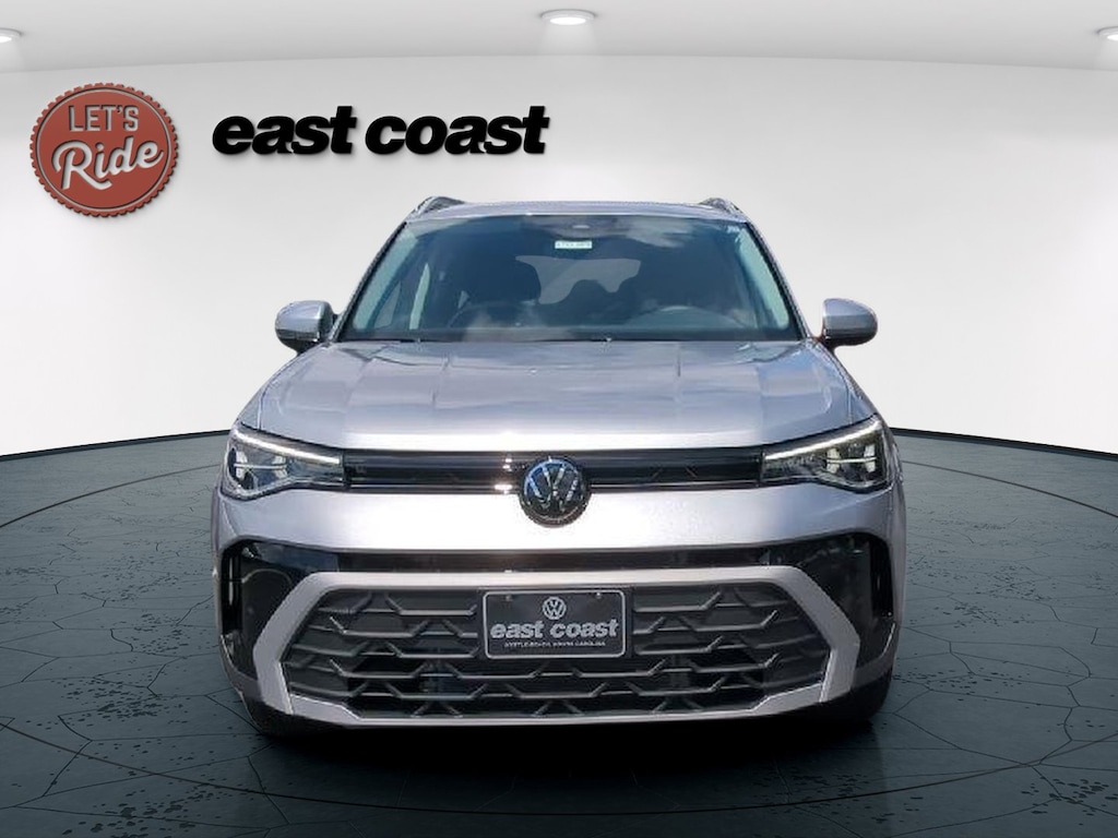 Used 2025 Volkswagen Taos SE SUV