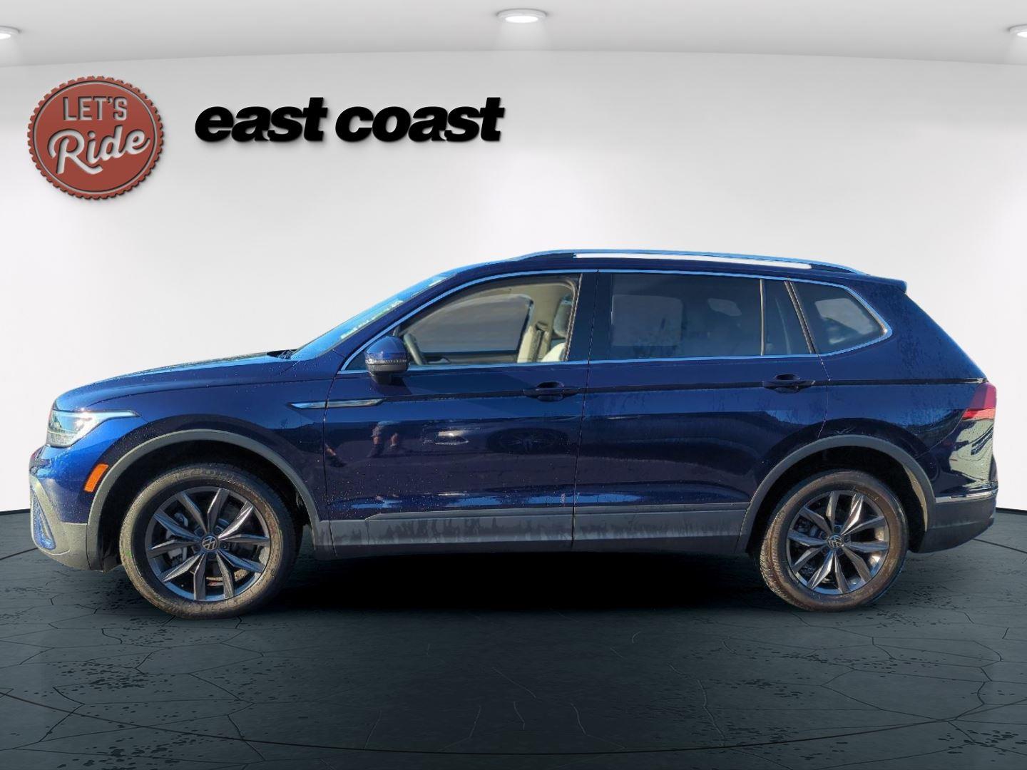 2023 Volkswagen Tiguan SE's photo