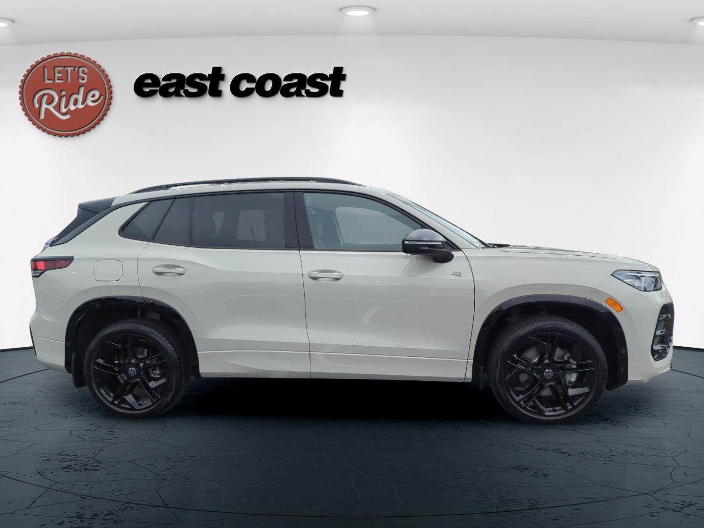 2026 Volkswagen Tiguan SE R-Line Black photo 4