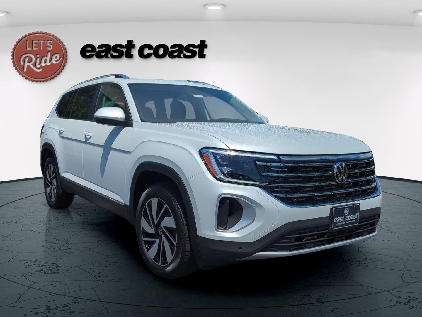 2025 Volkswagen Atlas SEL photo 2