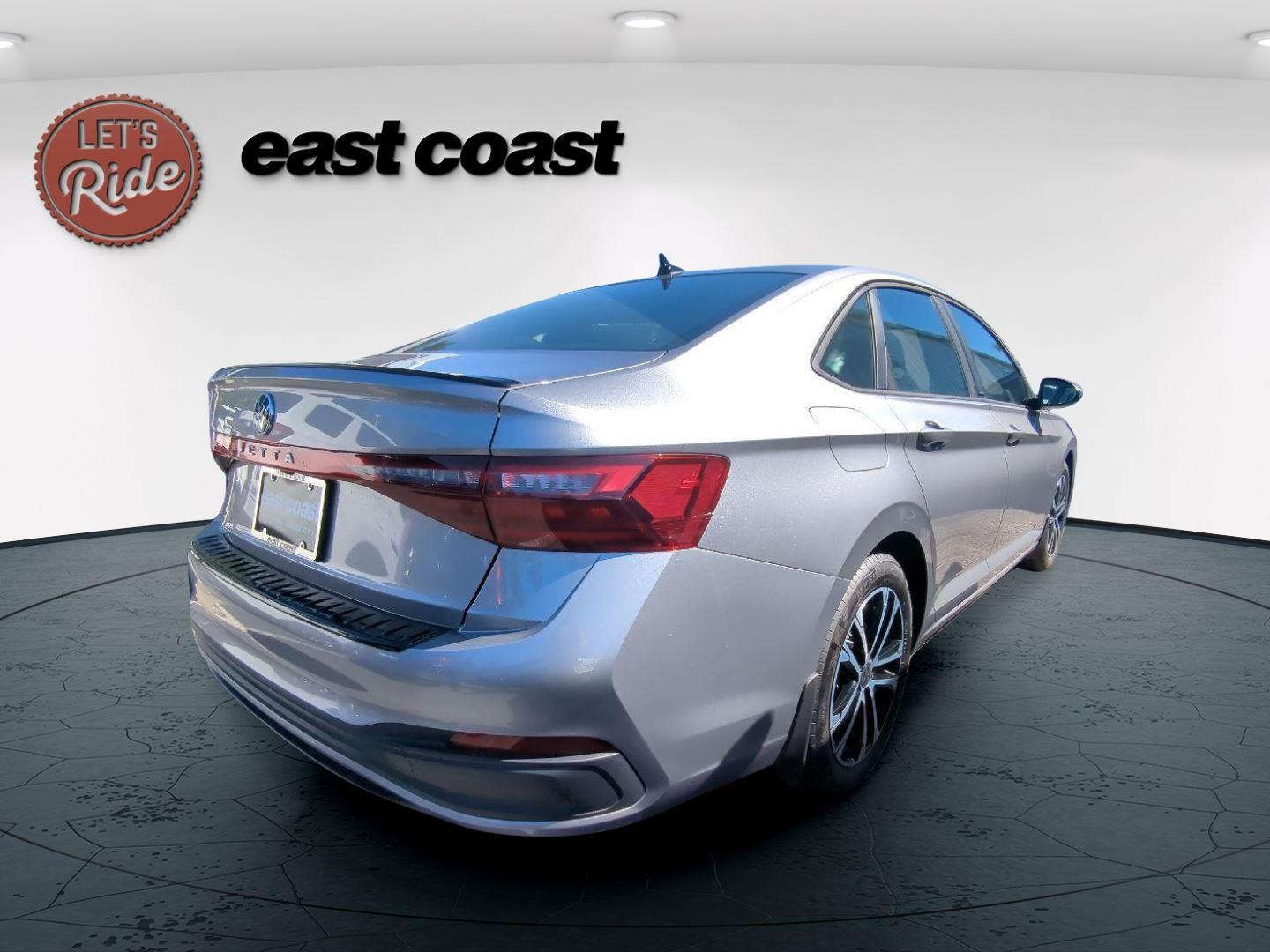 2026 Volkswagen Jetta Sport photo 4