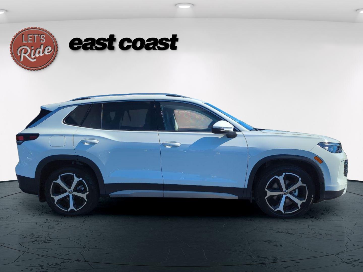 2026 Volkswagen Tiguan SE photo 4