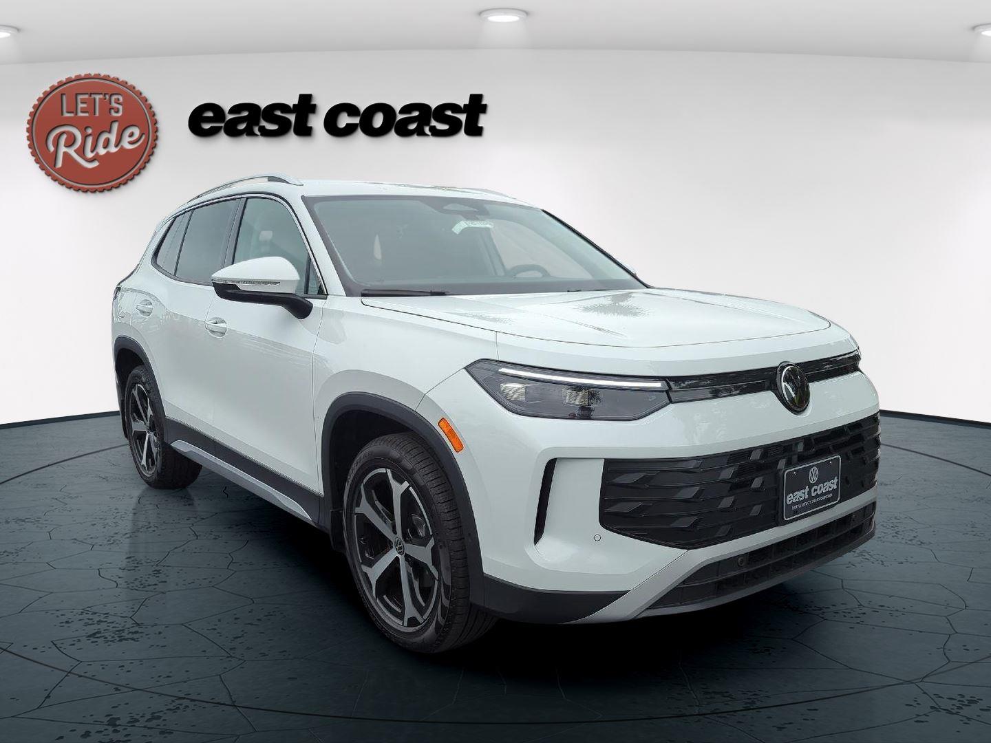 2025 Volkswagen Tiguan SE photo 3