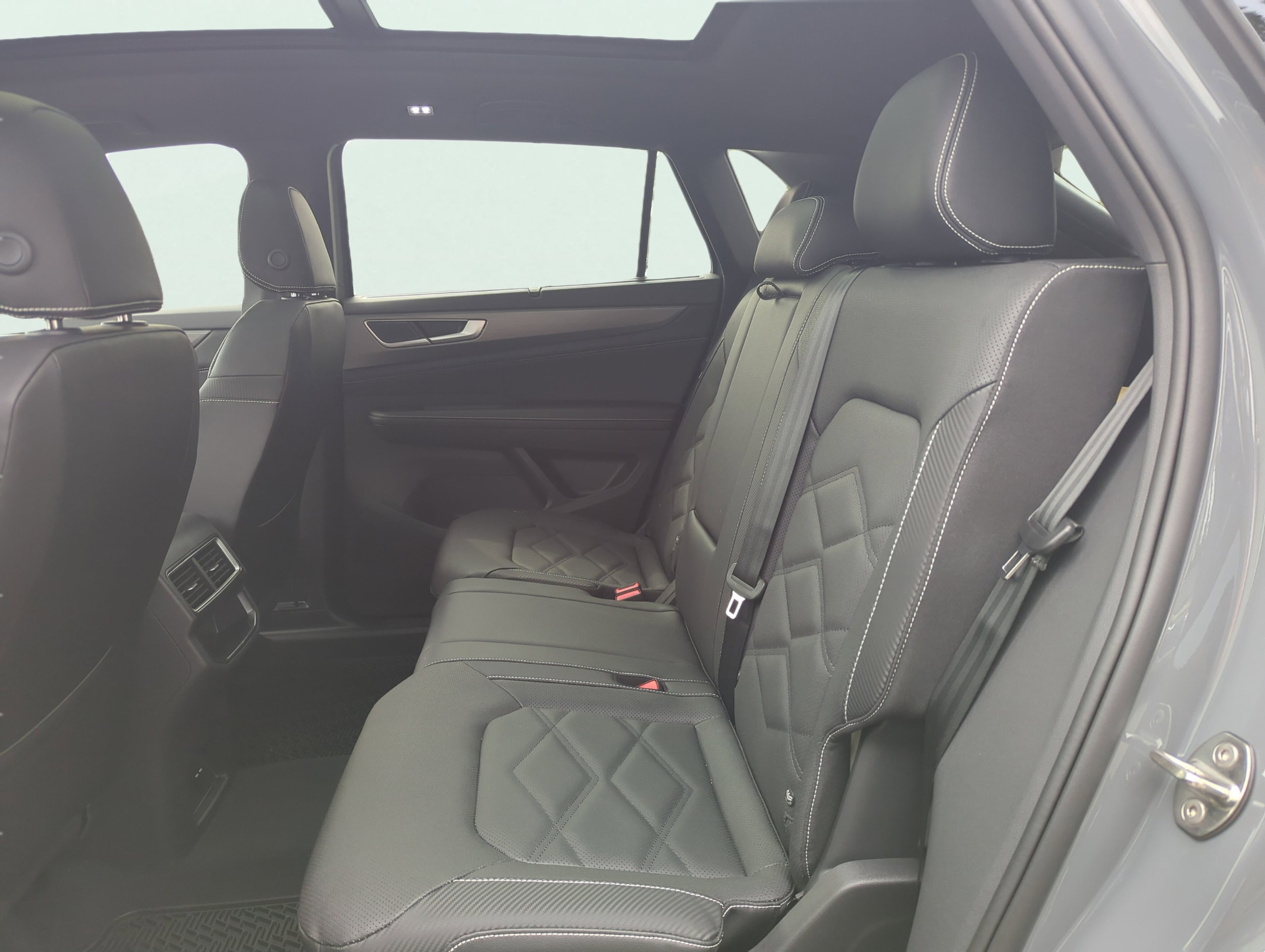 2026 Volkswagen Atlas Cross Sport SE w/Tech - Photo 13
