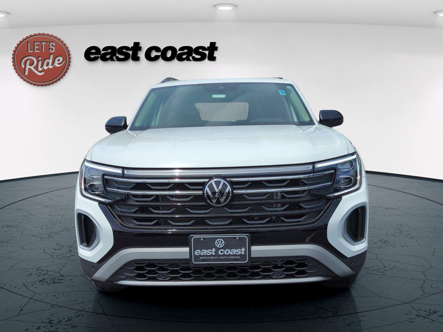 2025 Volkswagen Atlas Peak Edition SE photo 2