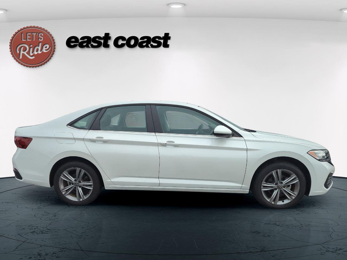 2022 Volkswagen Jetta SE photo 4