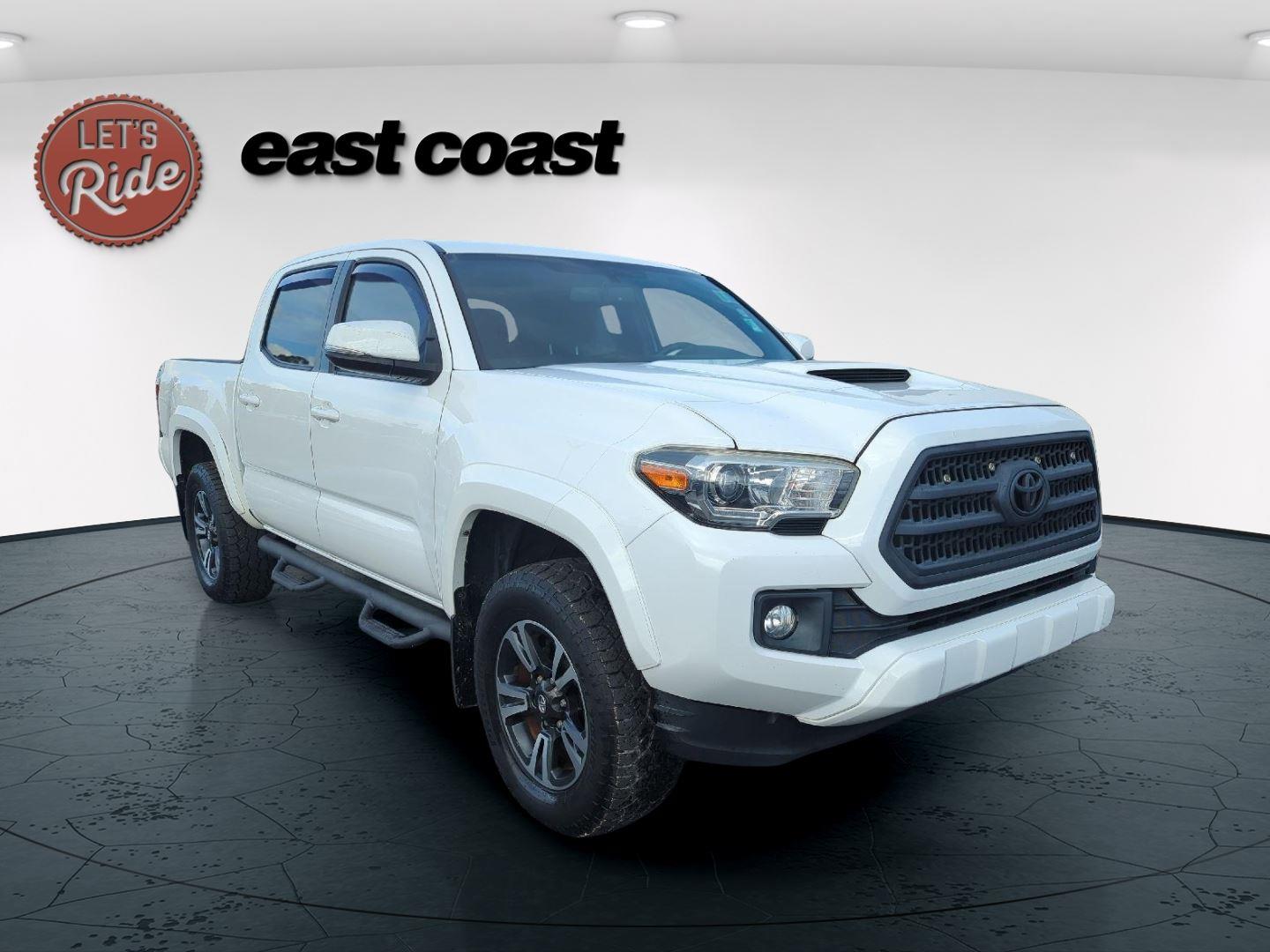 2017 Toyota Tacoma TRD Sport Double Cab photo 3