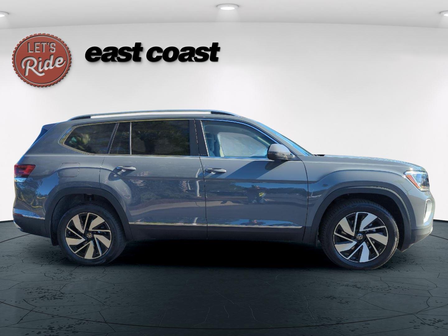 2026 Volkswagen Atlas SEL photo 4