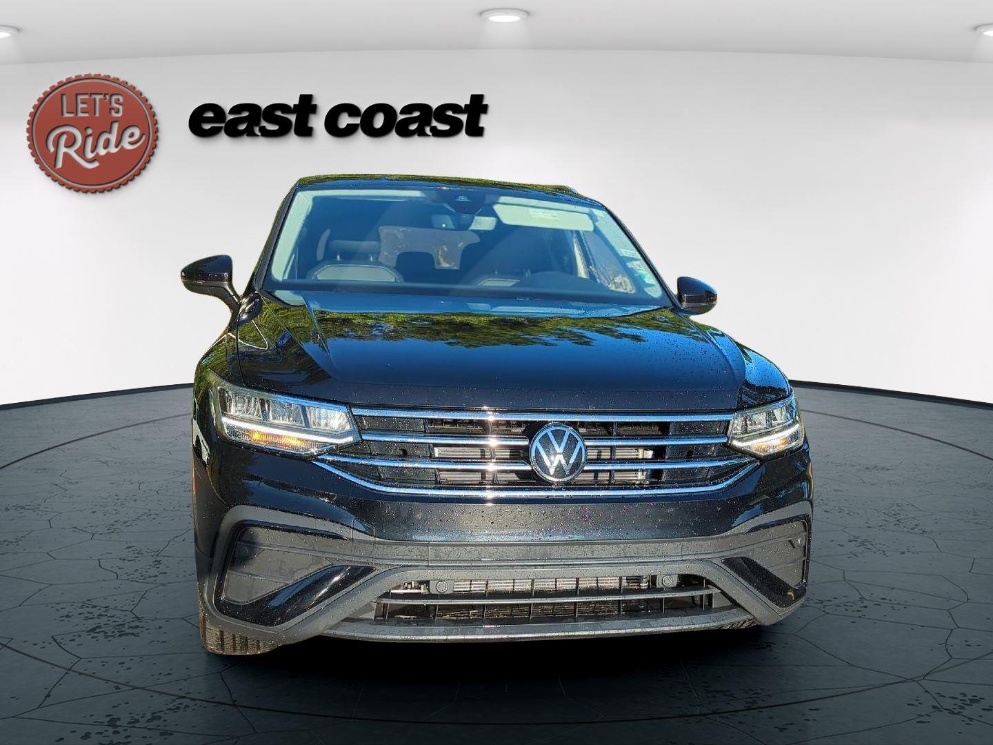 2022 Volkswagen Tiguan SE photo 2
