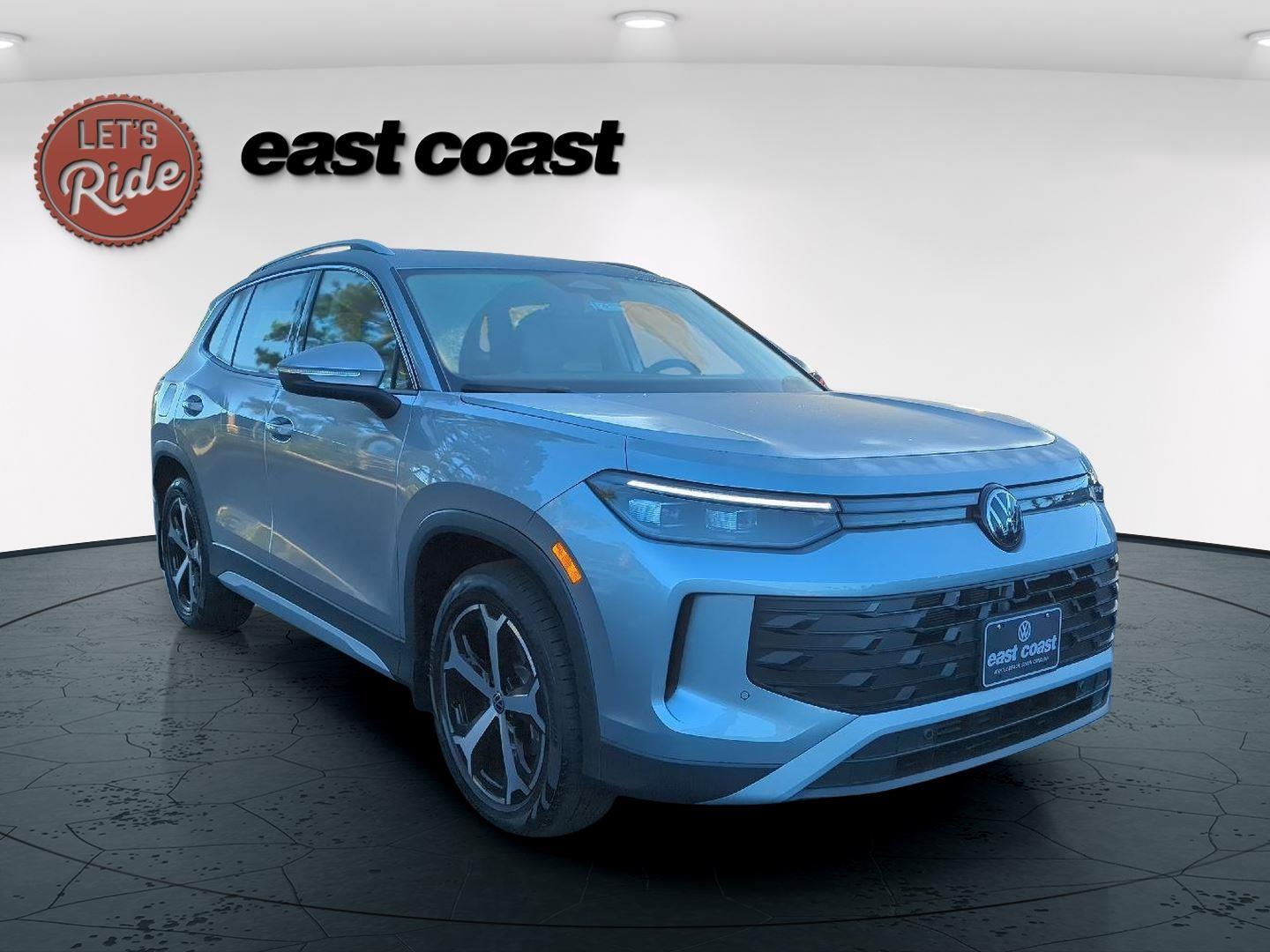2025 Volkswagen Tiguan SE photo 3
