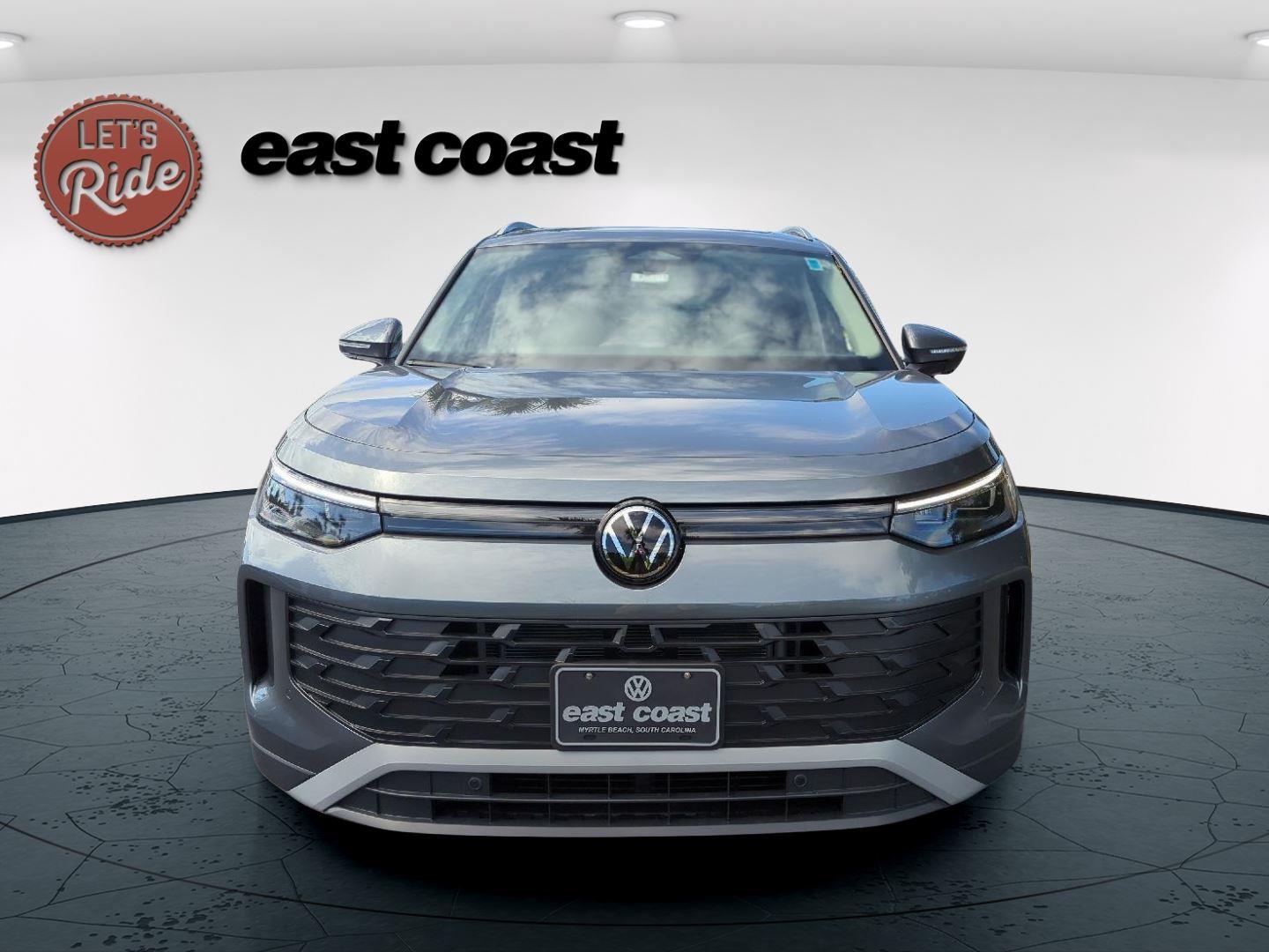 2025 Volkswagen Tiguan SE photo 2