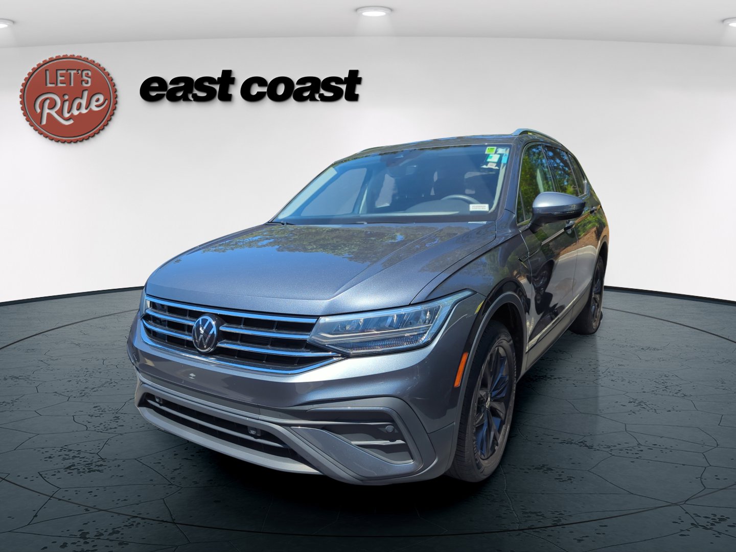 2023 Volkswagen Tiguan 2.0T SE's photo