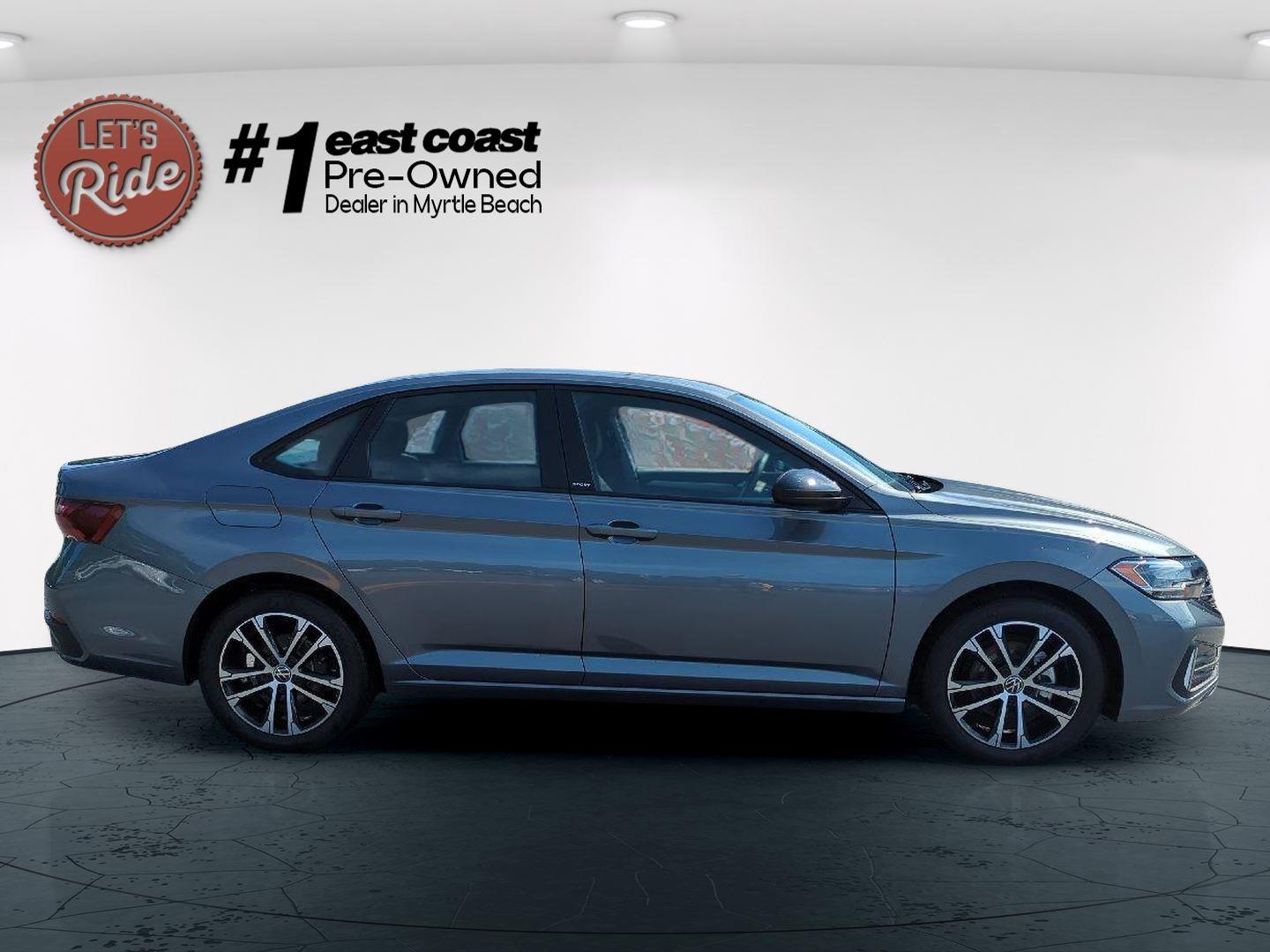 2024 Volkswagen Jetta Sport photo 4