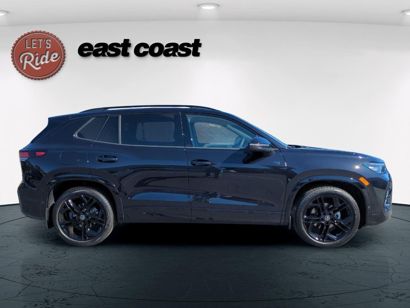 2026 Volkswagen Tiguan SE R-Line Black photo 4