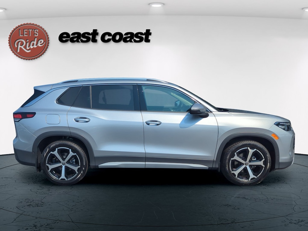 New 2026 Volkswagen Tiguan SE SUV
