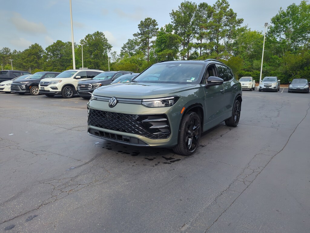 Certified 2025 Volkswagen Tiguan SE R-Line Black SUV
