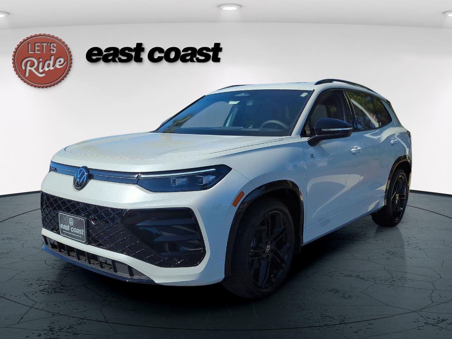 2026 Volkswagen Tiguan SE R-LINE BLACK's photo