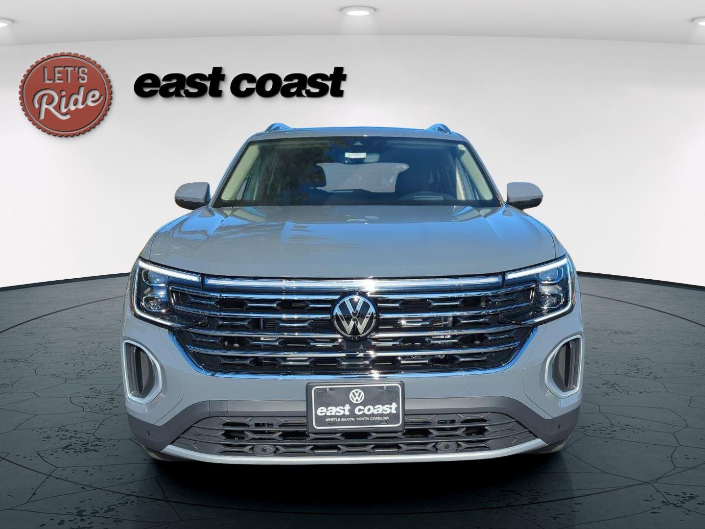 2026 Volkswagen Atlas SEL photo 2