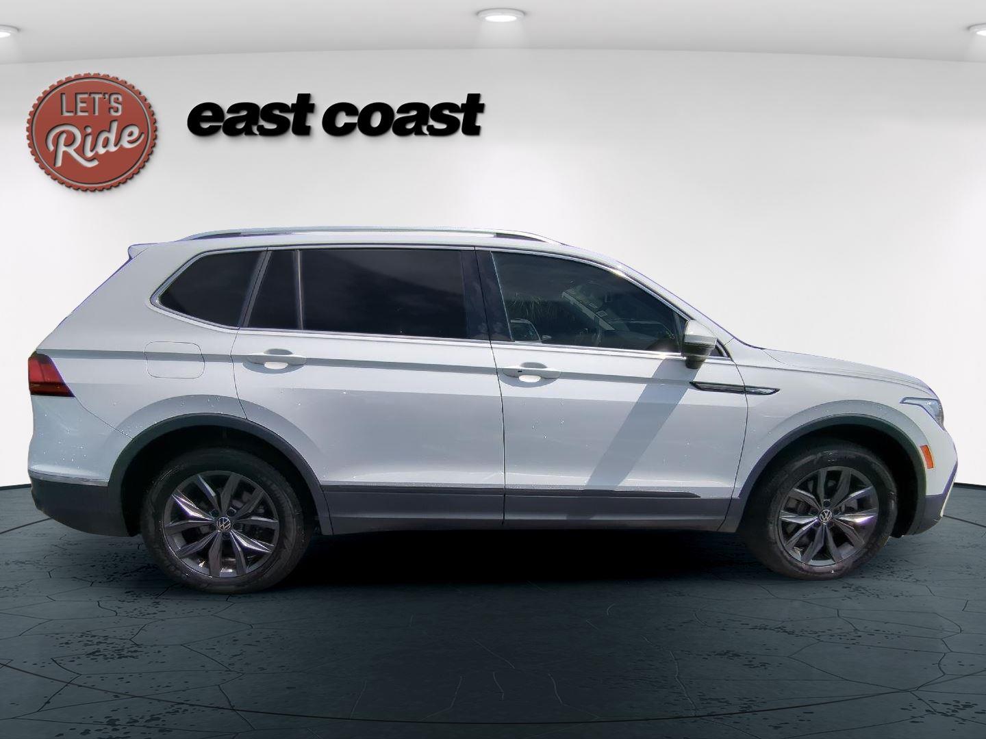 2022 Volkswagen Tiguan SE photo 3