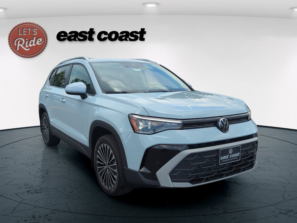 New 2026 Volkswagen Taos 1.5T SE Black SUV