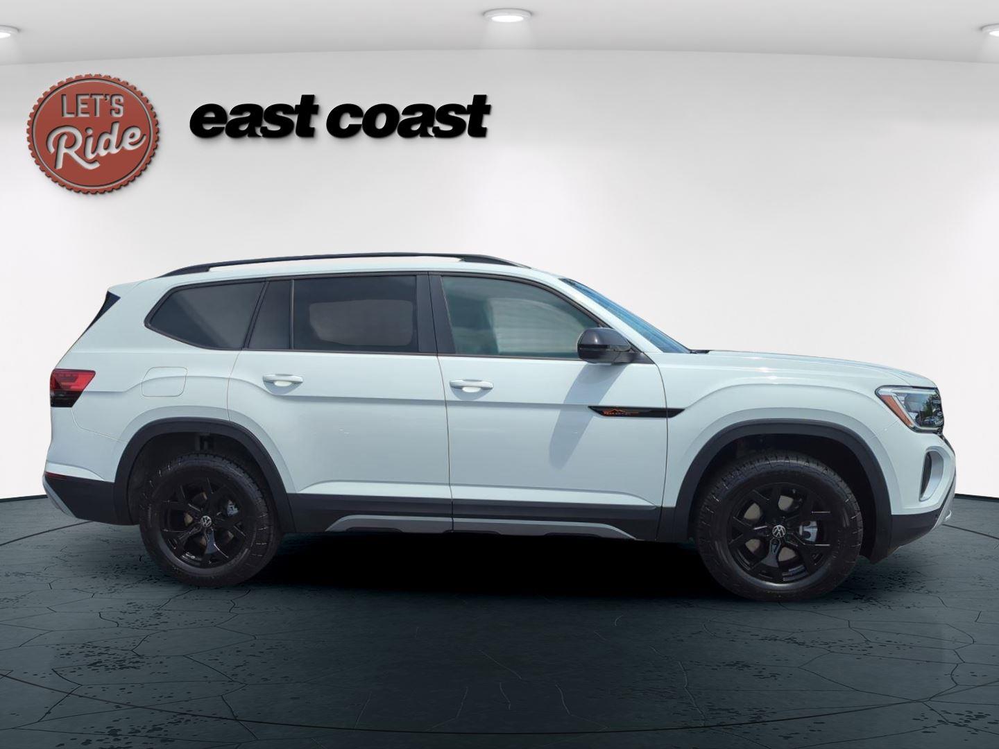 2025 Volkswagen Atlas Peak Edition SE photo 4