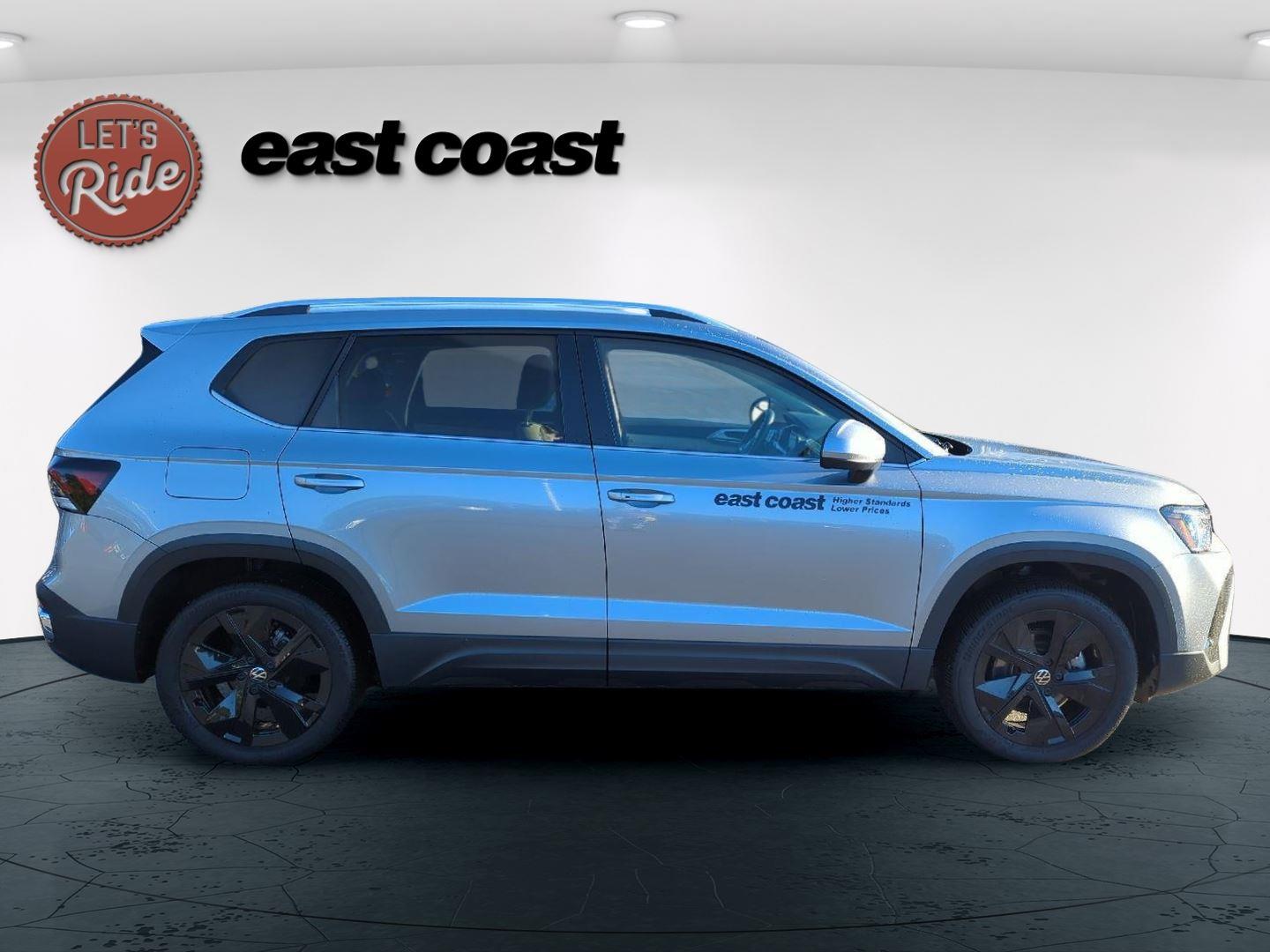 2025 Volkswagen Taos SE photo 4