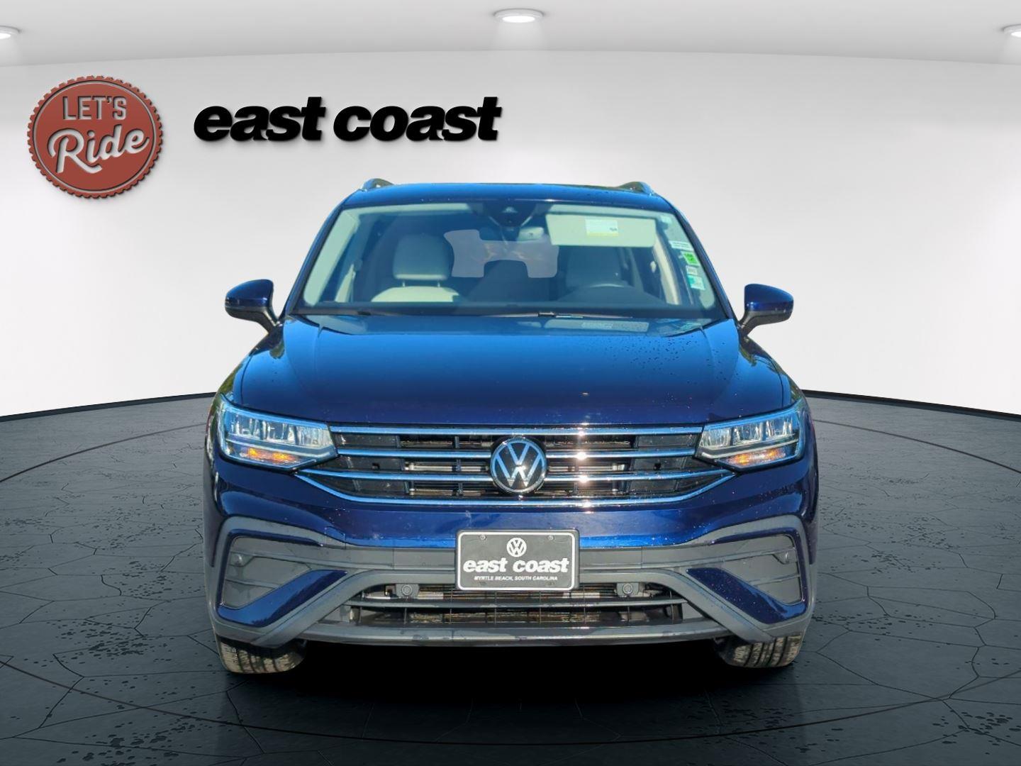 2023 Volkswagen Tiguan SE photo 2