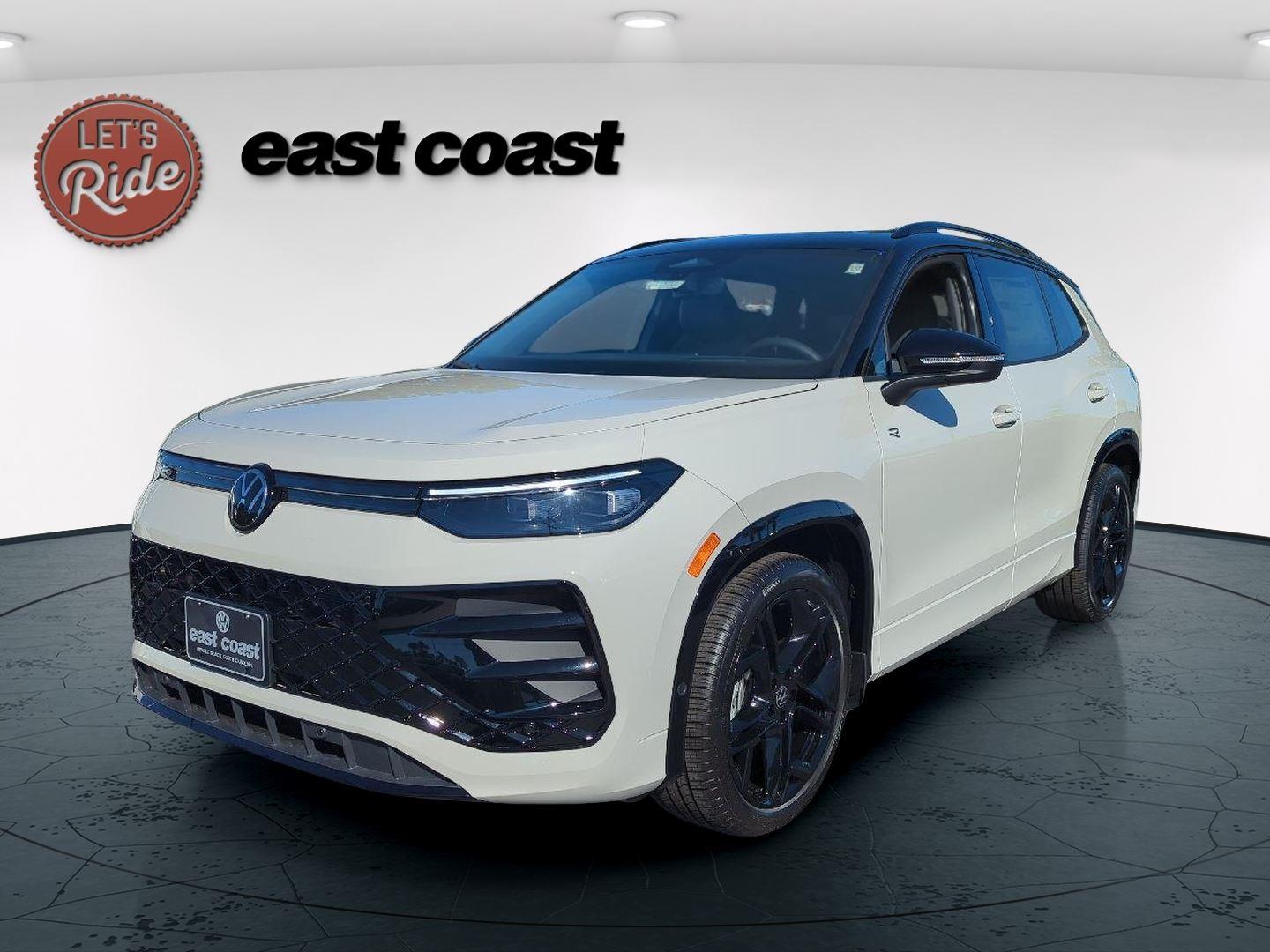 2026 Volkswagen Tiguan SE R-LINE BLACK's photo