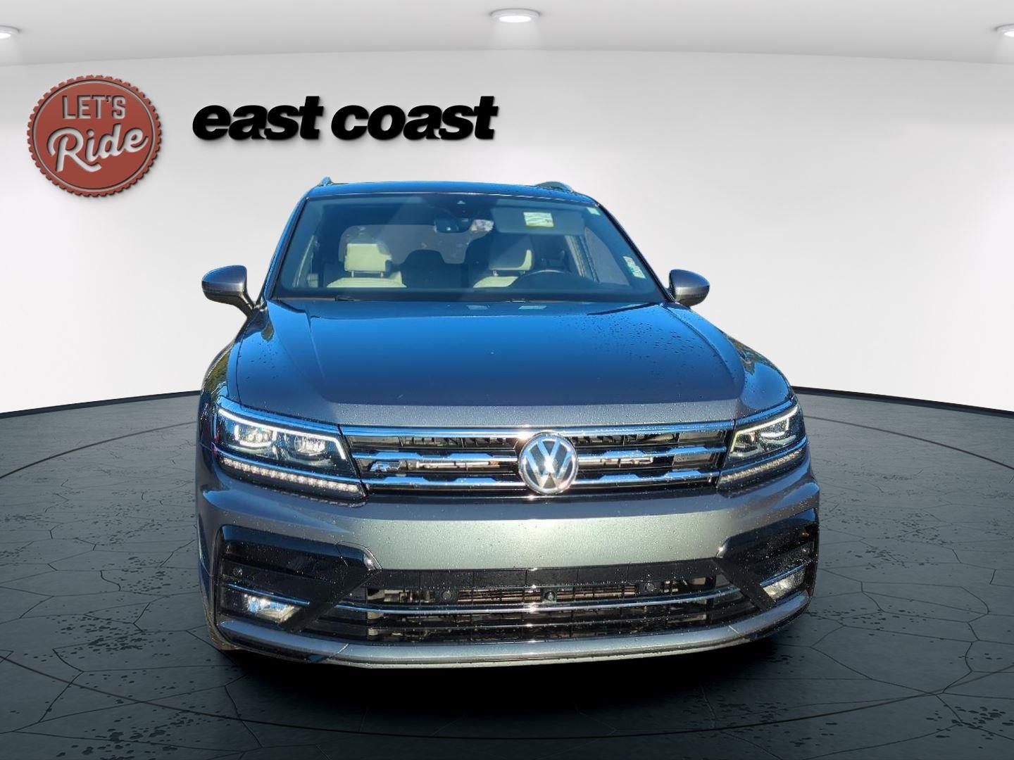 2020 Volkswagen Tiguan SEL Premium R-Line photo 2