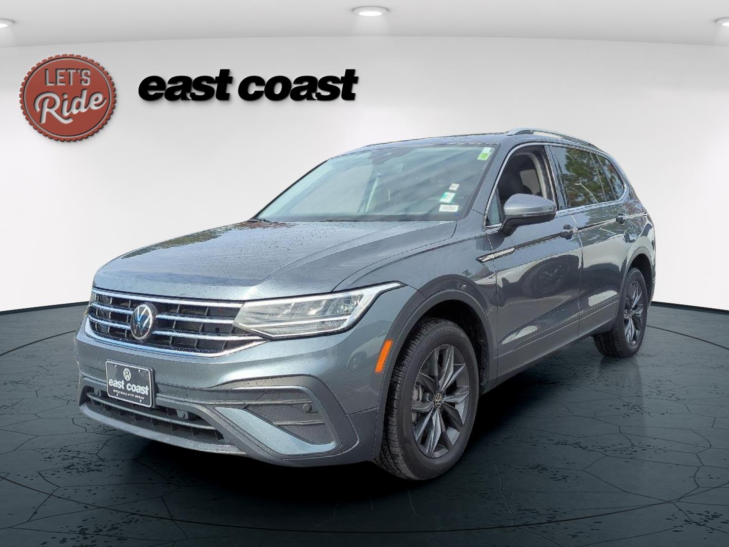 2024 Volkswagen Tiguan SE's photo