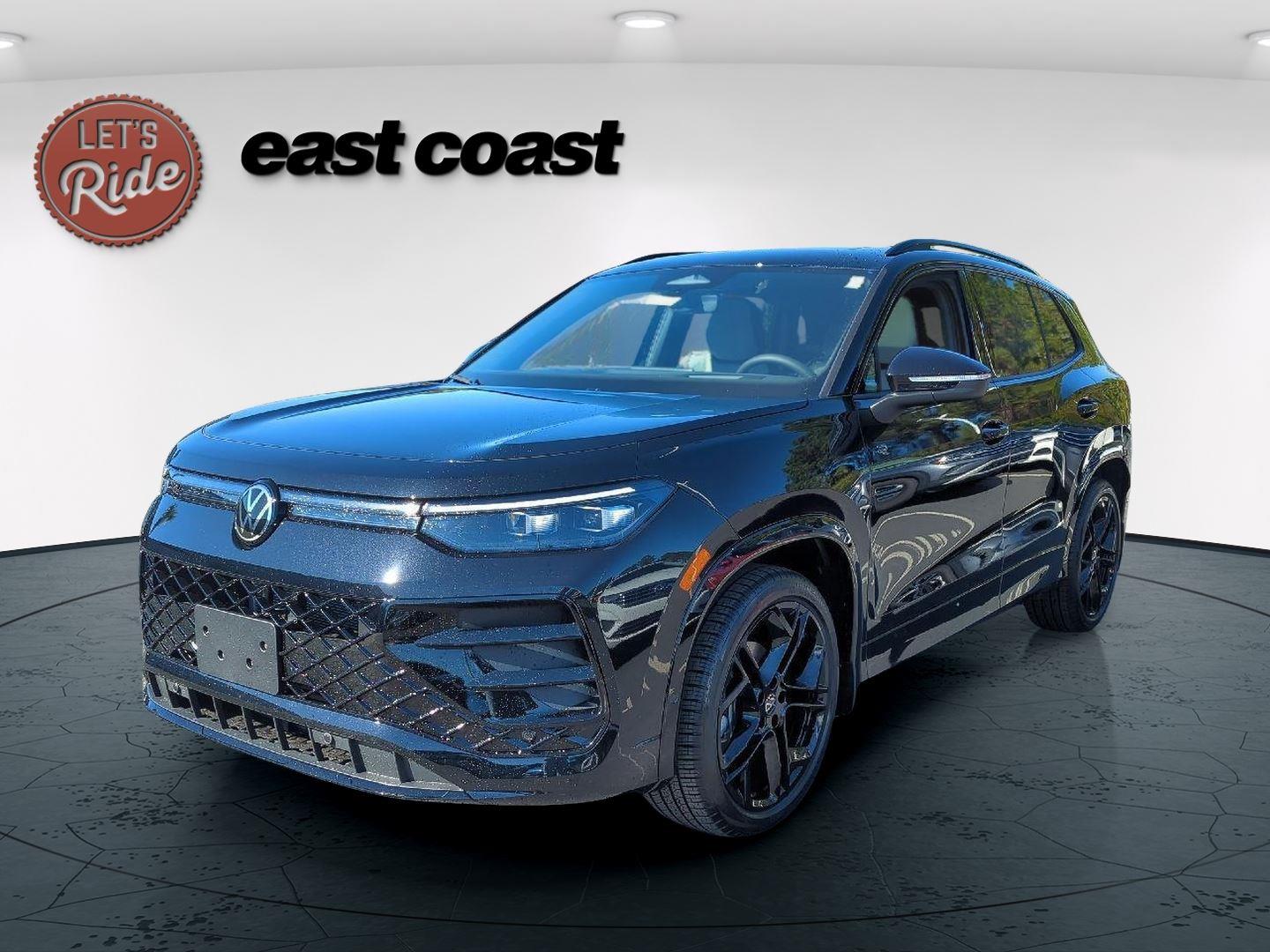 2026 Volkswagen Tiguan SE R-LINE BLACK's photo