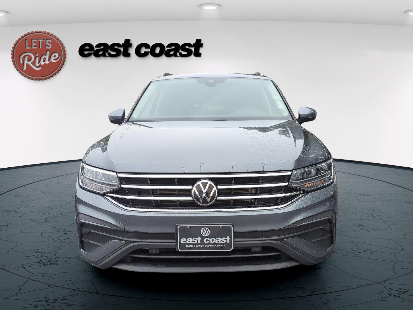 2022 Volkswagen Tiguan SE photo 2
