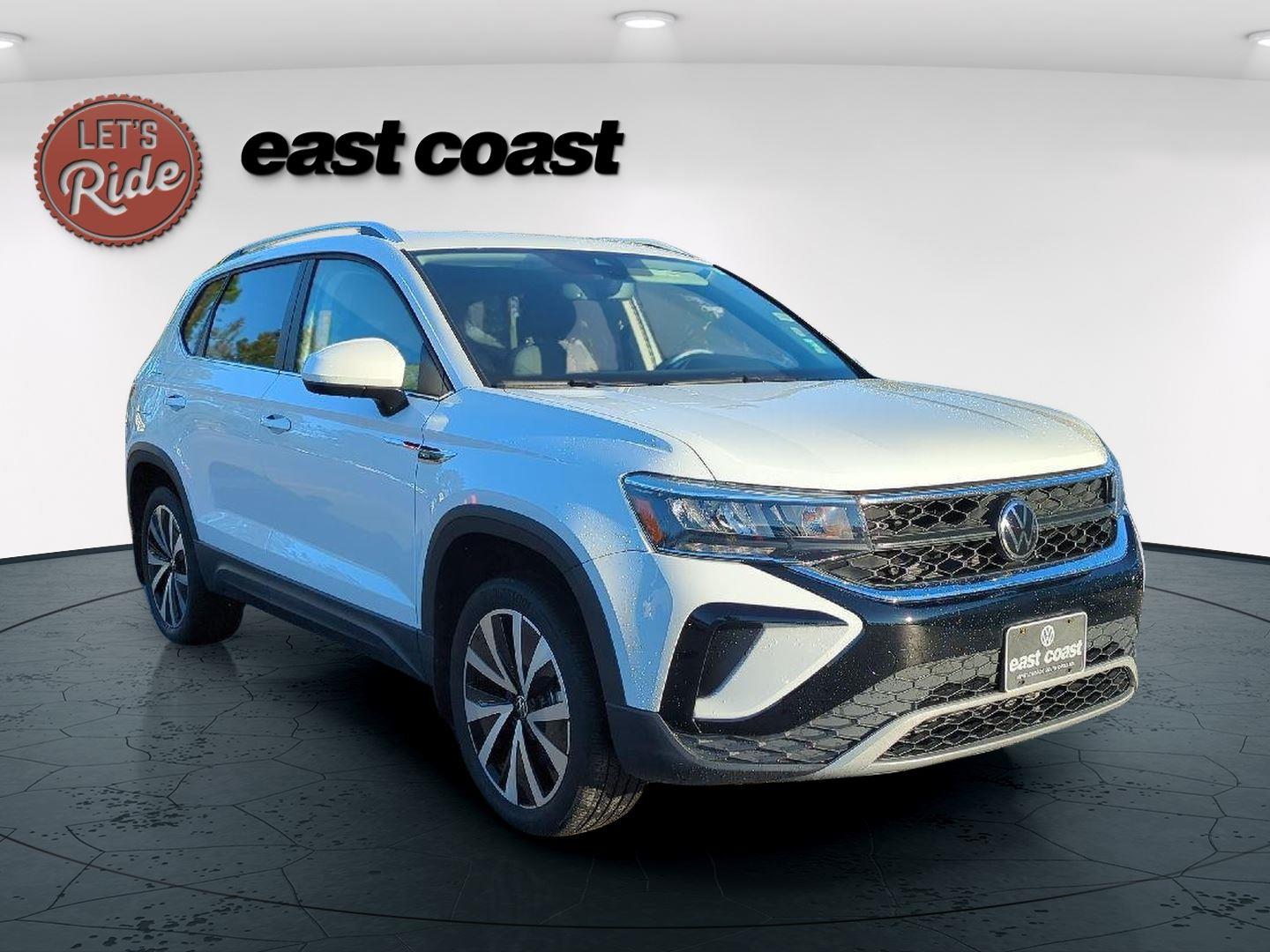 2022 Volkswagen Taos SE photo 2