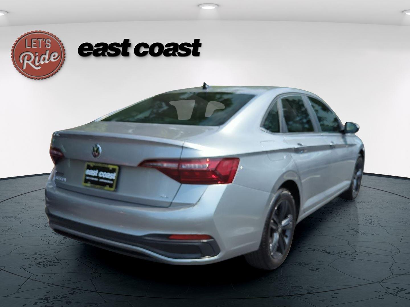 2023 Volkswagen Jetta SE photo 4
