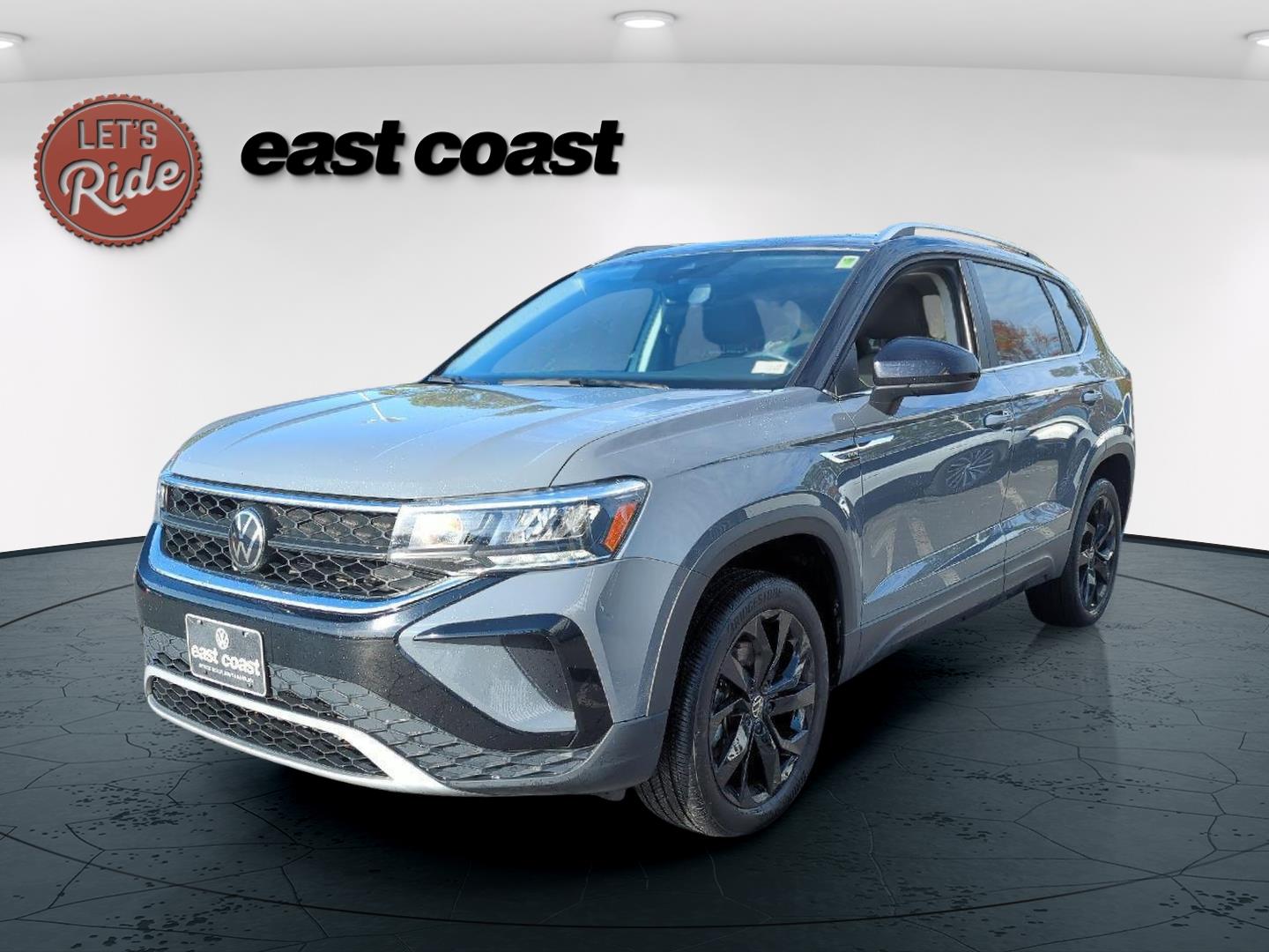 2024 Volkswagen Taos SE's photo