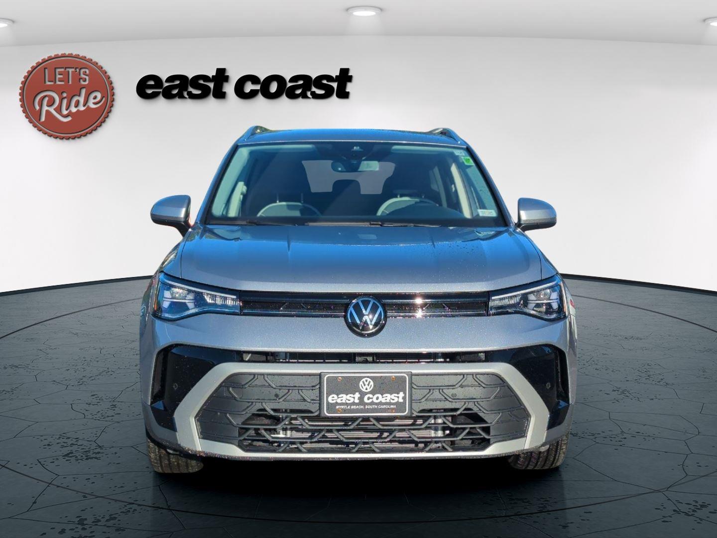 2025 Volkswagen Taos SE photo 2