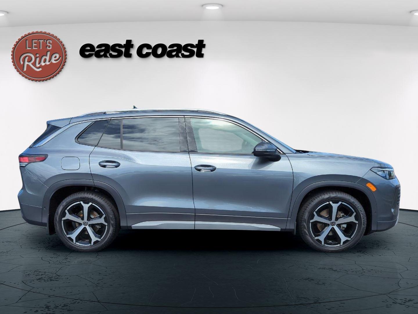 2025 Volkswagen Tiguan SE photo 4
