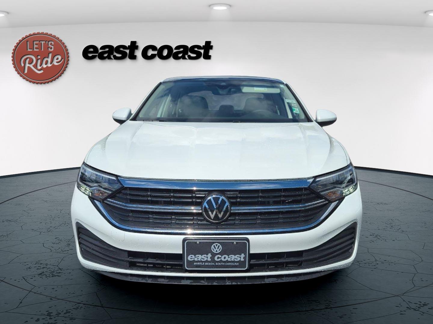 2023 Volkswagen Jetta SE photo 2