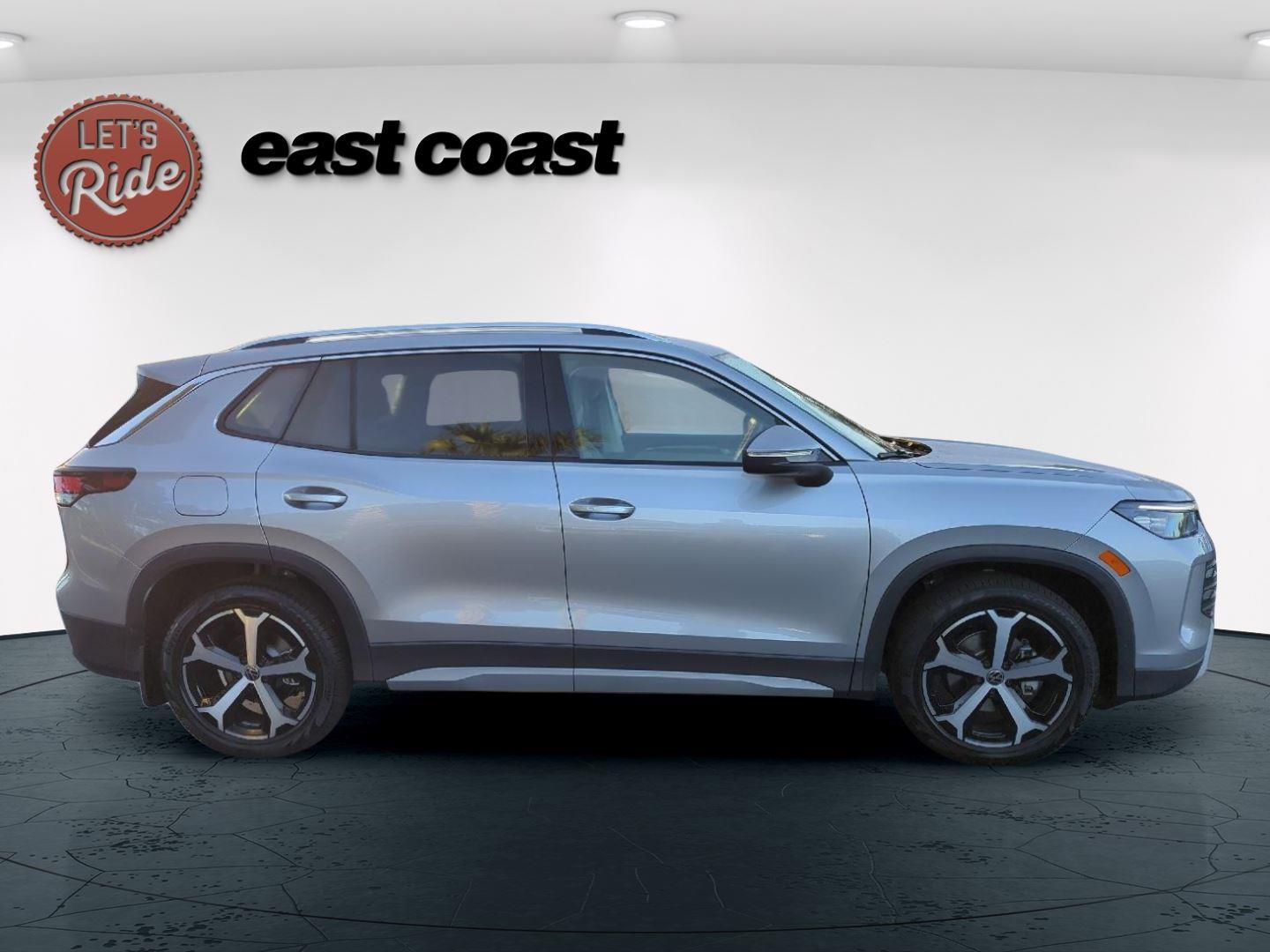 2025 Volkswagen Tiguan SE photo 4