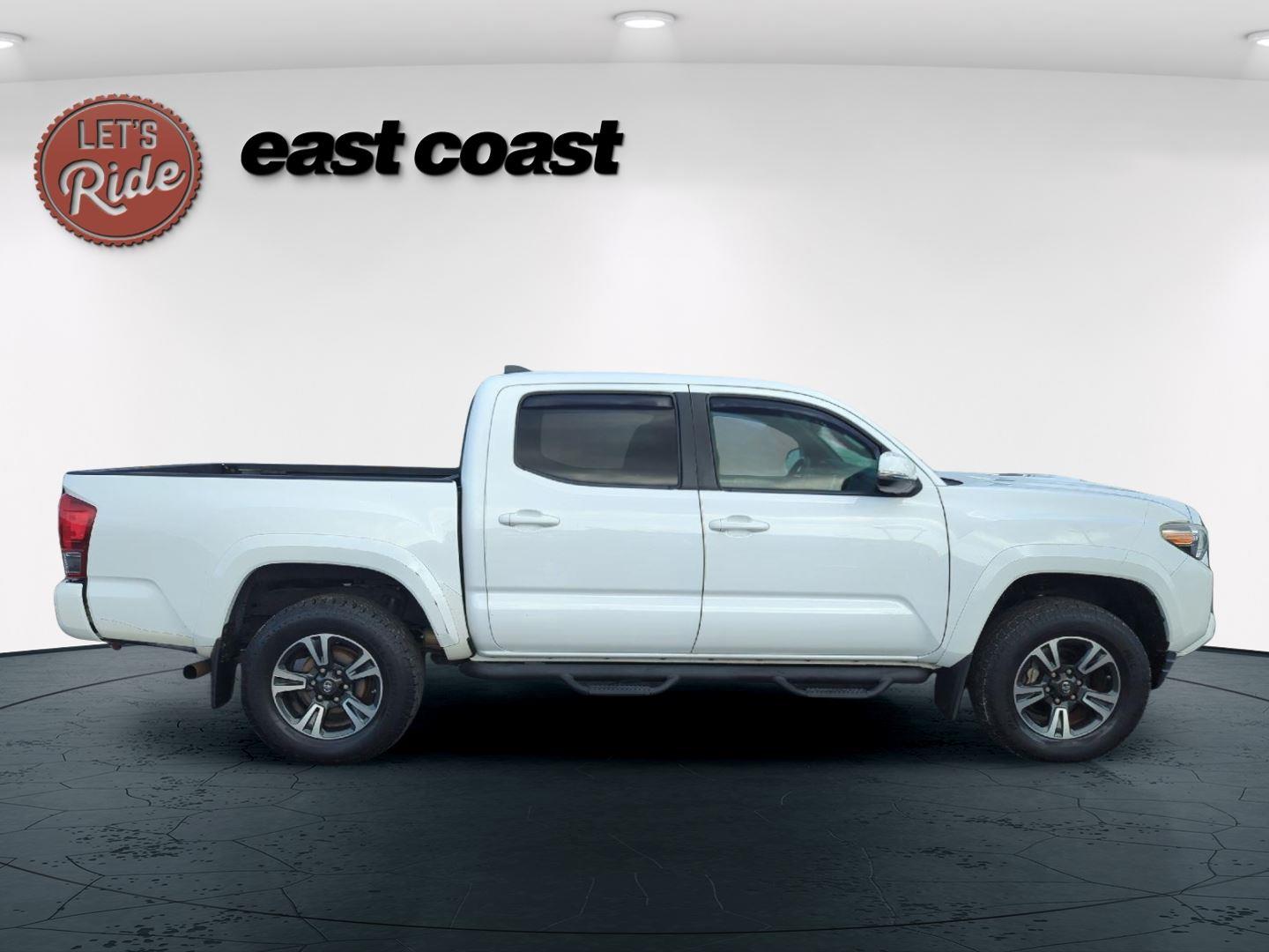 2017 Toyota Tacoma TRD Sport Double Cab photo 4